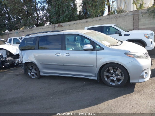 Toyota SIENNA SE 2015 5TDXK3DCXFS678453 Image 13