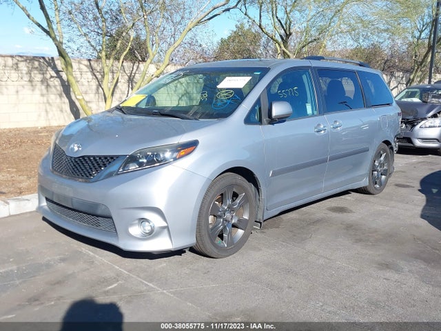 Toyota SIENNA SE 2015 5TDXK3DCXFS678453 Image 2