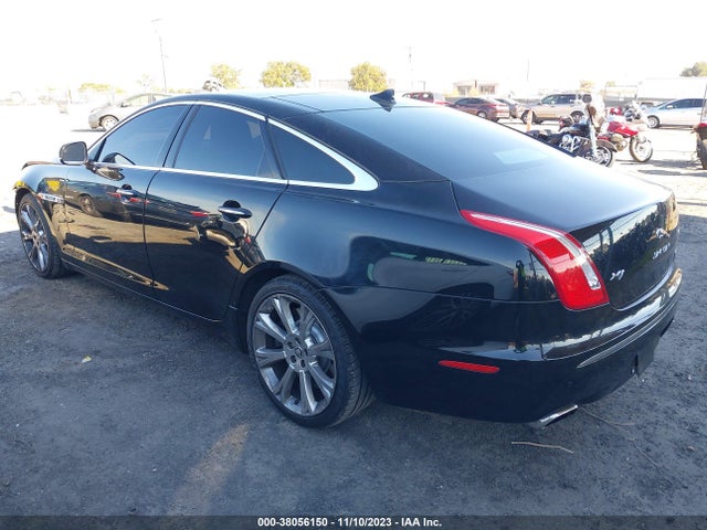 2013 JAGUAR XJ SAJWA1GEXDMV40373 Photo 2