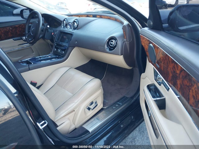 2013 JAGUAR XJ SAJWA1GEXDMV40373 Photo 4