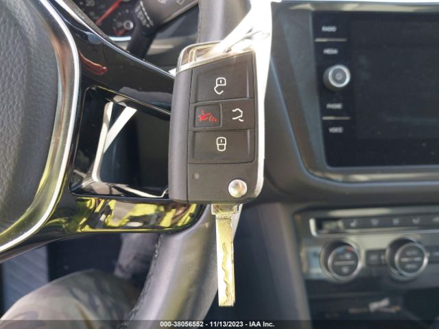 2018 VOLKSWAGEN TIGUAN 3VV3B7AX6JM159259 Photo 10