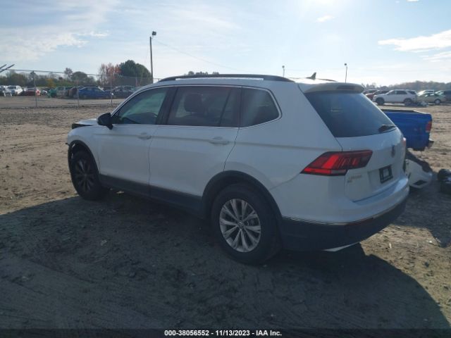 2018 VOLKSWAGEN TIGUAN 3VV3B7AX6JM159259 Photo 2