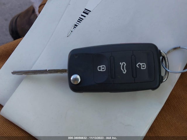 1VWAT7A38EC052170 Volkswagen Passat 1.8t Wolfsburg Edition