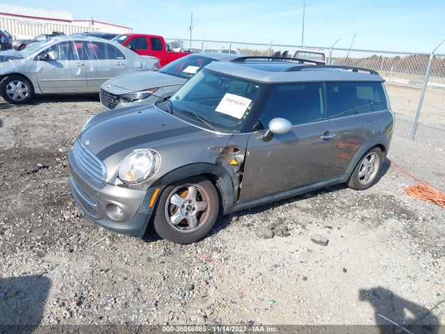 2011 MINI COOPER CLUBMAN WMWZF3C51BT267564 Photo 1