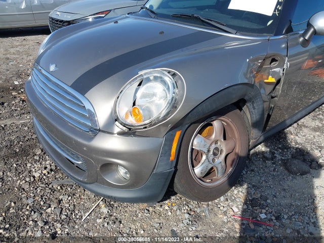 2011 MINI COOPER CLUBMAN WMWZF3C51BT267564 Photo 5