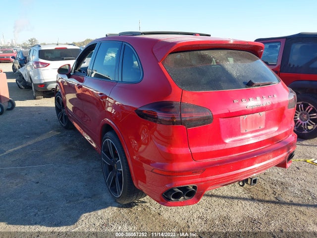 2017 PORSCHE CAYENNE WP1AD2A28HLA83156 Photo 2