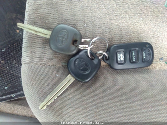 2004 TOYOTA CAMRY LE V6 VIN: 4T1BF32KX4U077170