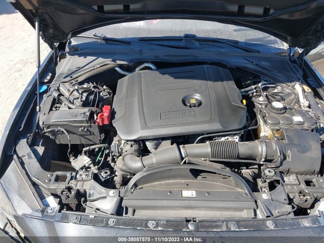 2018 JAGUAR XE SAJAR4FN0JCP33395 Photo 9