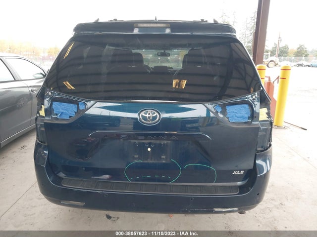 2012 TOYOTA SIENNA XLE V6 8 PASSENGER VIN: 5TDYK3DC7CS205075