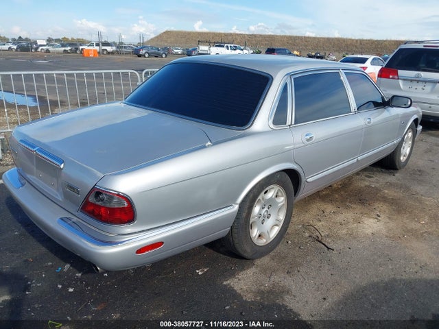 2000 JAGUAR XJ8 SAJDA24C7YLF11170 Photo 3