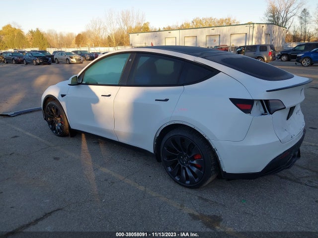 2023 TESLA MODEL Y 7SAYGDEFXPF601515 Photo 2