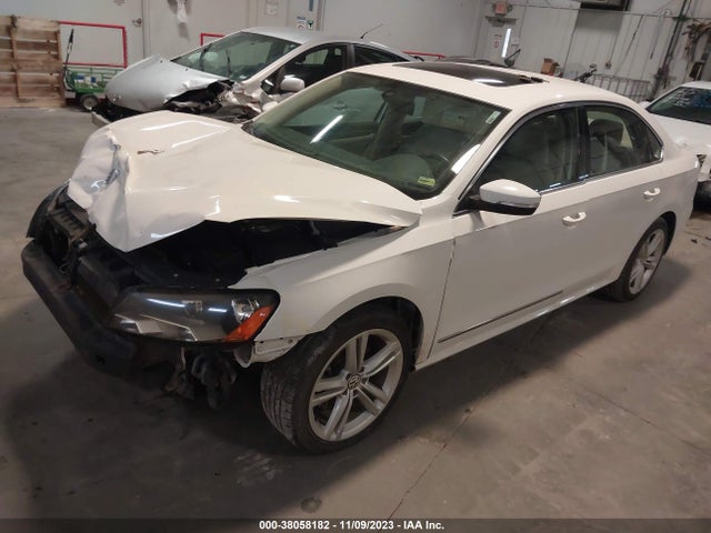 1VWBT7A33EC046104 Volkswagen Passat 1.8t Se