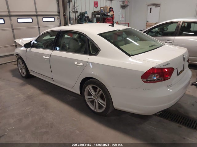 1VWBT7A33EC046104 Volkswagen Passat 1.8t Se