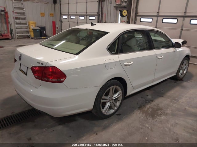 1VWBT7A33EC046104 Volkswagen Passat 1.8t Se