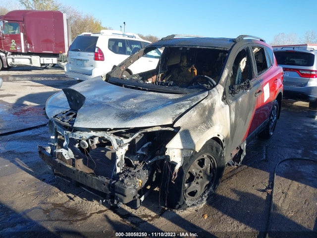 Toyota RAV4 LE 2016 JTMBFREV1GJ081787 Image 2