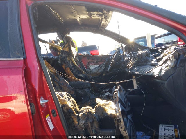 Toyota RAV4 LE 2016 JTMBFREV1GJ081787 Image 5