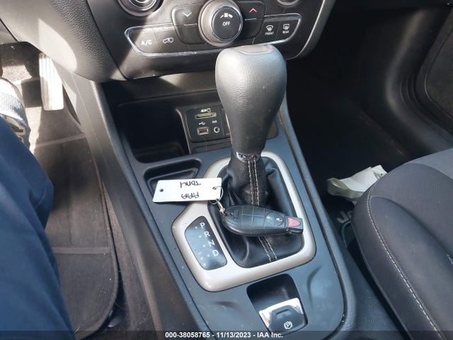 1C4PJLCB4FW553430 Jeep Cherokee Latitude