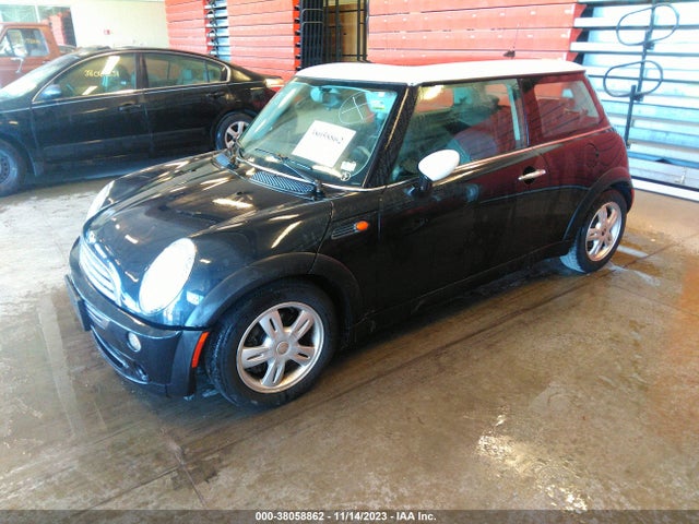 2006 MINI COOPER WMWRC33586TK65745 Photo 1