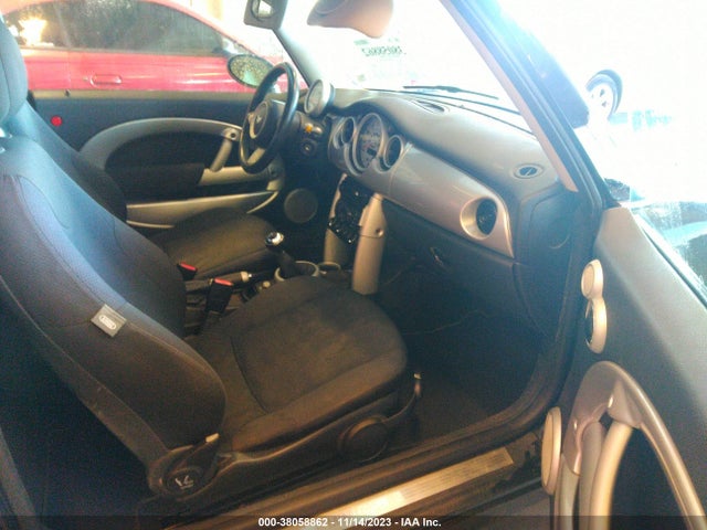 2006 MINI COOPER WMWRC33586TK65745 Photo 4