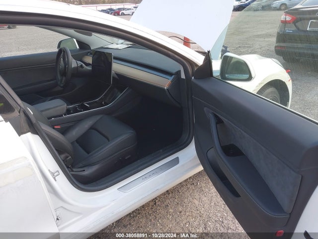 2019 TESLA MODEL 3 5YJ3E1EA2KF483730 Photo 4