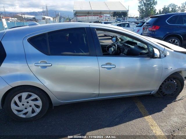 Toyota Prius C Two 2015 JTDKDTB32F1579808 Image 14