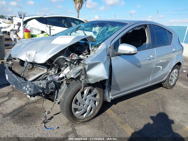 Toyota Prius C Two 2015 JTDKDTB32F1579808 Image 2