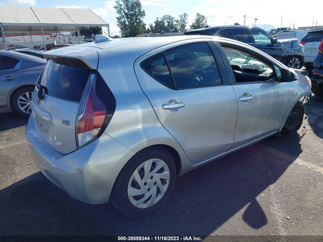 Toyota Prius C Two 2015 JTDKDTB32F1579808 Image 4