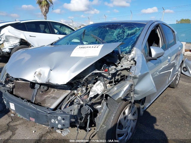 Toyota Prius C Two 2015 JTDKDTB32F1579808 Image 6