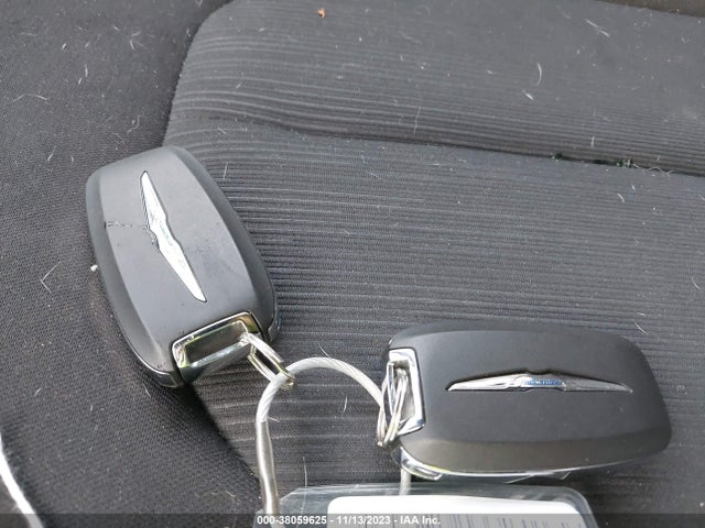 2C4RC1CG5PR607251 Chrysler Voyager Lx