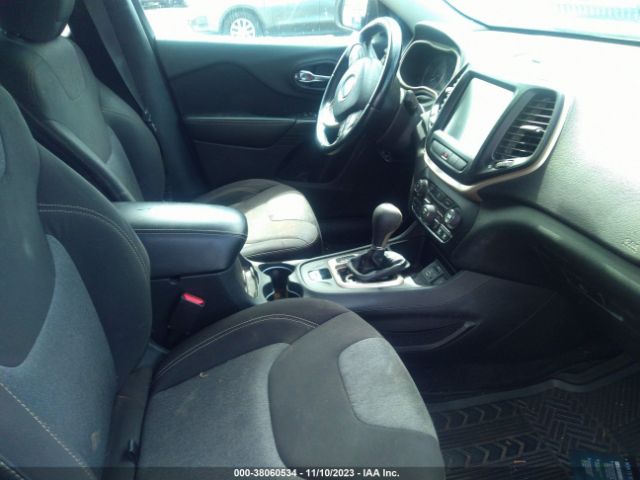 1C4PJLCB6EW185122 Jeep Cherokee Latitude