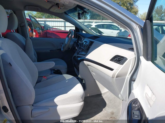 2014 TOYOTA SIENNA LE V6 8 PASSENGER VIN: 5TDKK3DC8ES436138