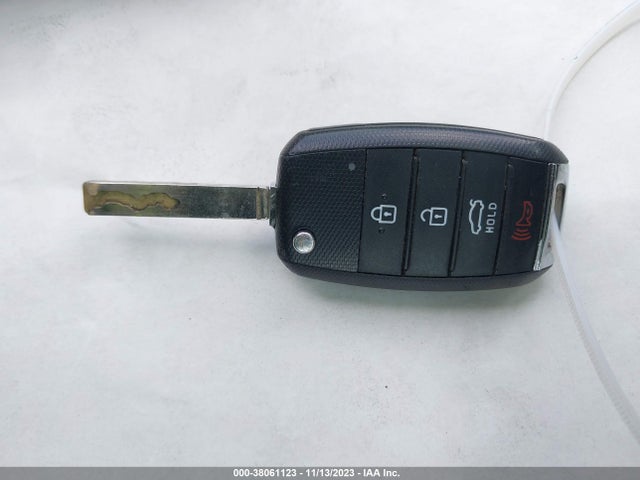 KIA Optima Lx 2018 5XXGT4L34JG267032 Image 11