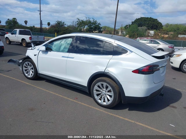 2019 TESLA MODEL X 5YJXCDE2XKF182981 Photo 2