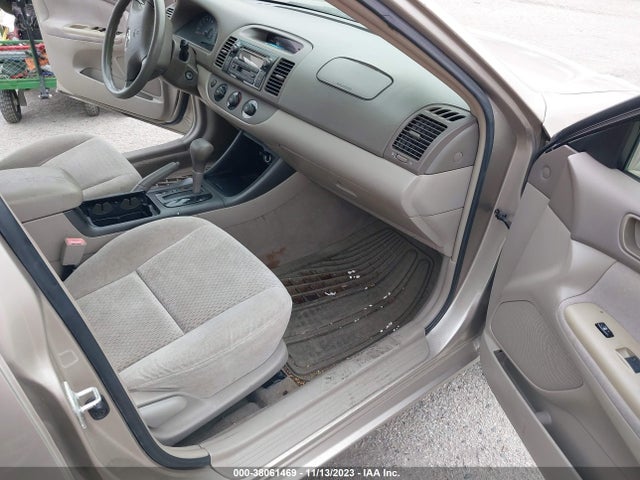 2002 TOYOTA CAMRY LE VIN: 4T1BE32K12U582868