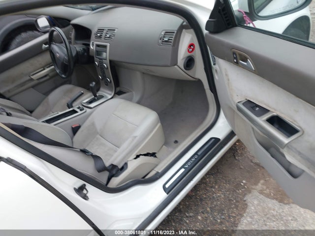 2009 VOLVO S40 2.4I VIN: YV1MS382692468264