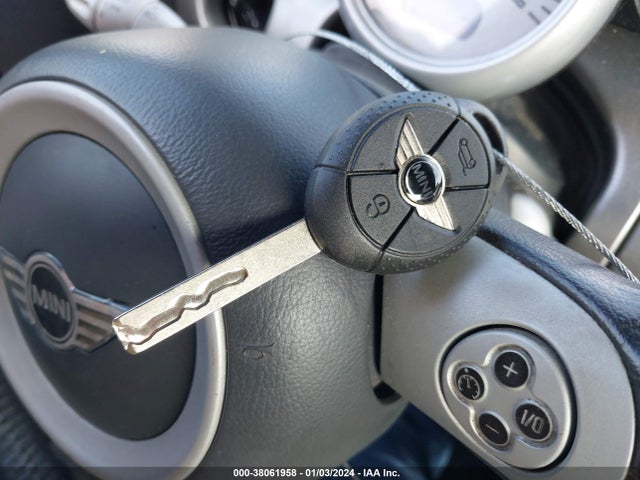 2006 MINI COOPER S WMWRE33556TL16225 Photo 10