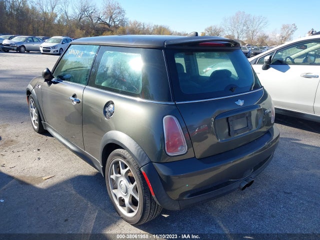 2006 MINI COOPER S WMWRE33556TL16225 Photo 2