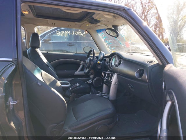 2006 MINI COOPER S WMWRE33556TL16225 Photo 4