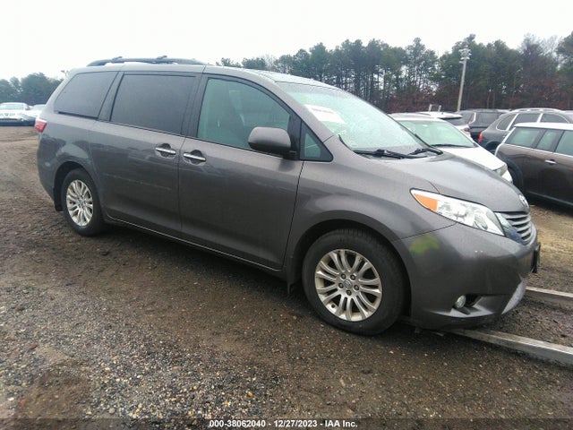 Toyota Sienna Xle 8 Passenger 2017 5TDYZ3DC0HS861458 Image 1
