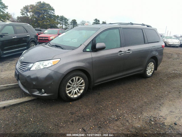 Toyota Sienna Xle 8 Passenger 2017 5TDYZ3DC0HS861458 Image 2