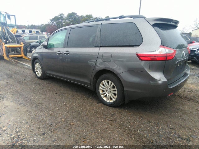 Toyota Sienna Xle 8 Passenger 2017 5TDYZ3DC0HS861458 Image 3