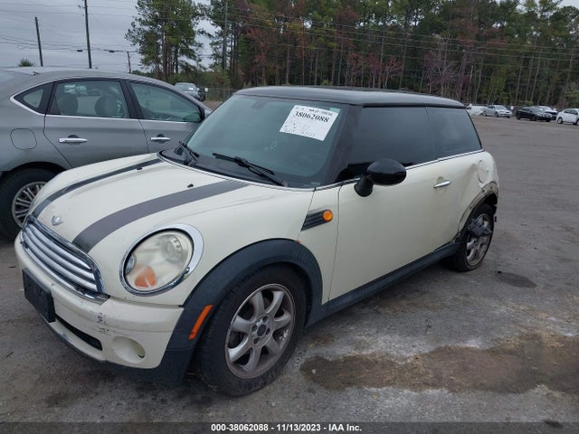 2010 MINI COOPER WMWMF3C57ATZ61393 Photo 1