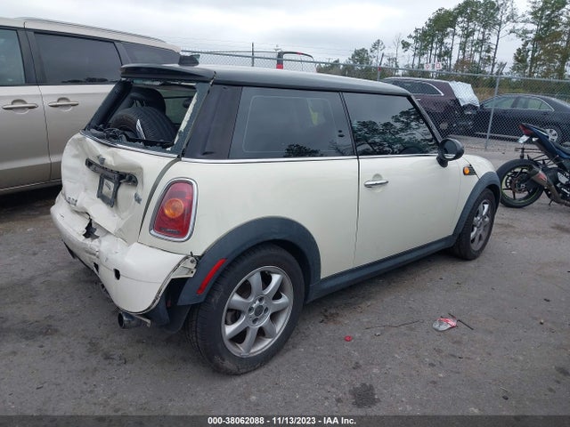 2010 MINI COOPER WMWMF3C57ATZ61393 Photo 3