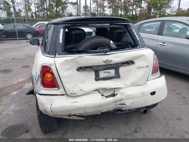 2010 MINI COOPER WMWMF3C57ATZ61393 Photo 5