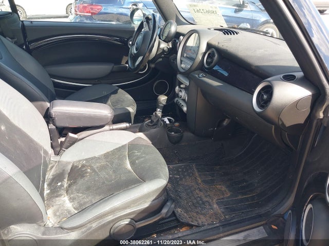 2010 MINI COOPER WMWMR3C51ATU97511 Photo 4