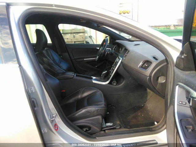 2015 VOLVO V60 T5 PREMIER PLUS VIN: YV140MEC5F1194940