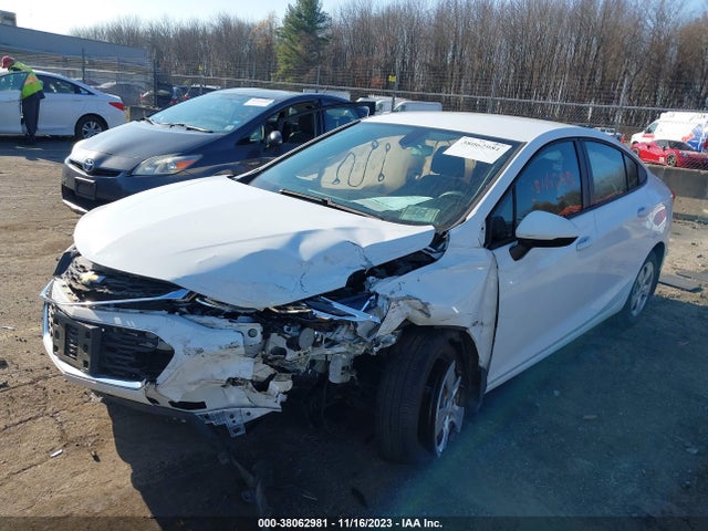 Chevrolet Cruze Ls Auto 2018 1G1BC5SM4J7100665 Image 2