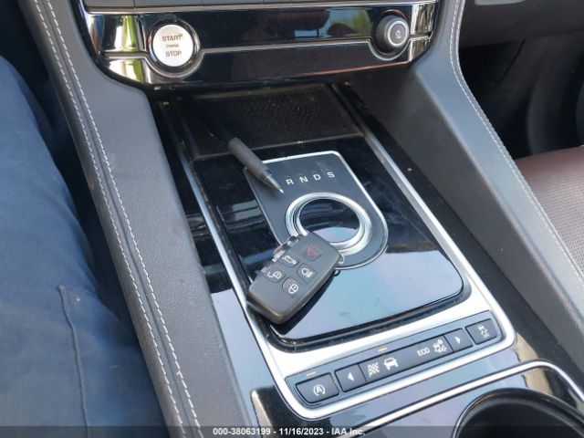 2017 JAGUAR F-PACE SADCM2BV1HA093238 Photo 10