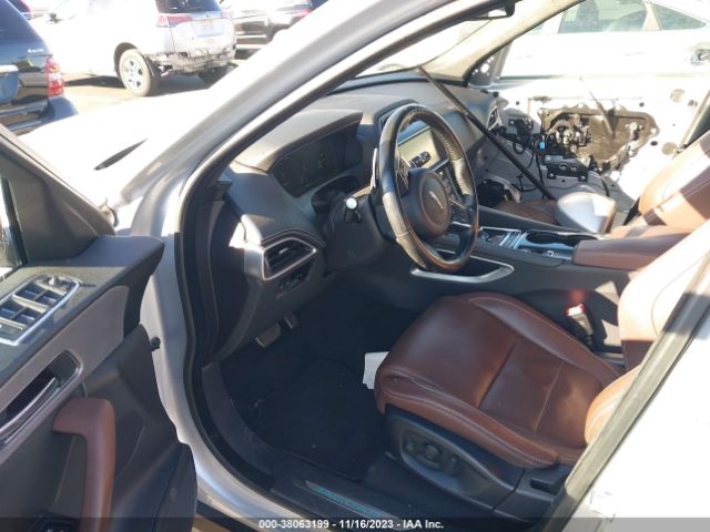 2017 JAGUAR F-PACE SADCM2BV1HA093238 Photo 4