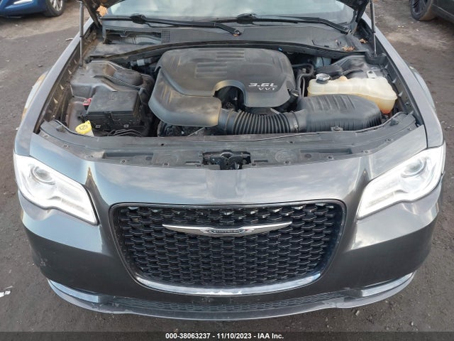 Chrysler 300 Limited 2016 2C3CCARG0GH220467 Image 10